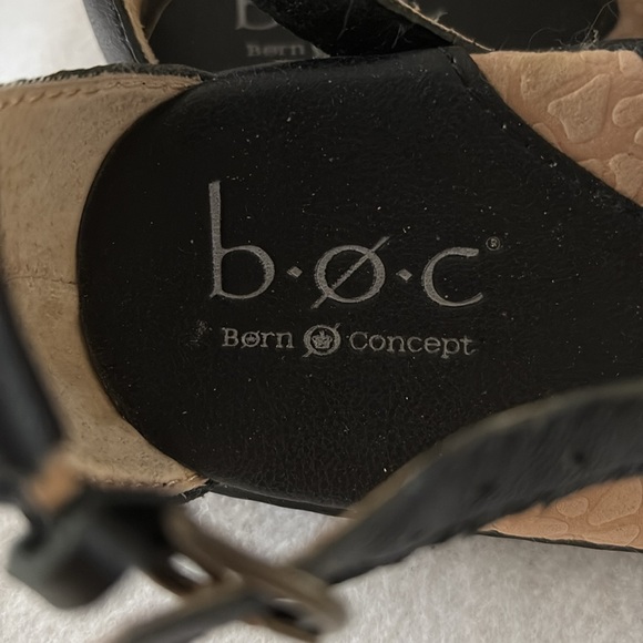 B. O. C. Milla black leather. Ankle strap buckle, great detail open toe sandal - Picture 2 of 5